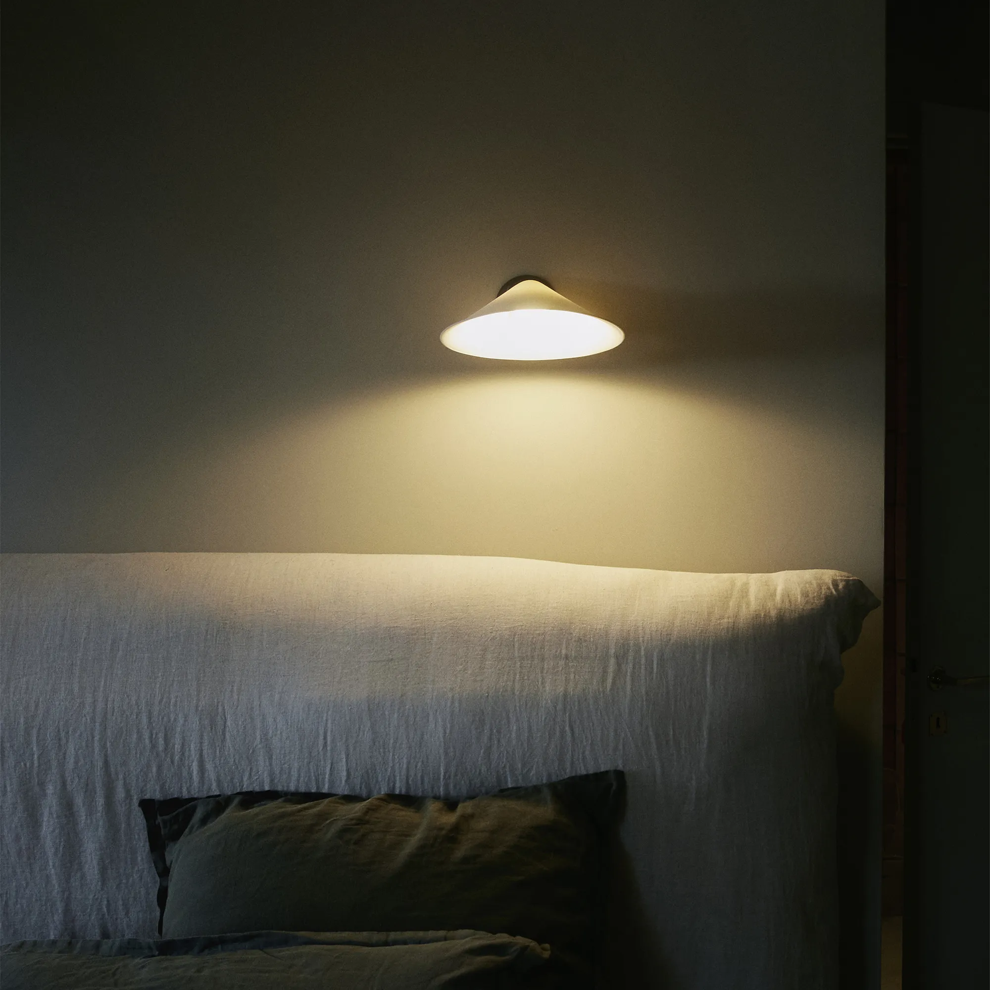 Plume SW vegglampe med knapp - 9