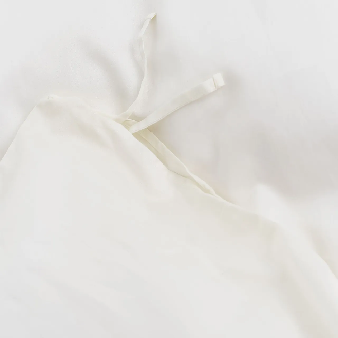 Sateen Solid Cloud White dynetrekk