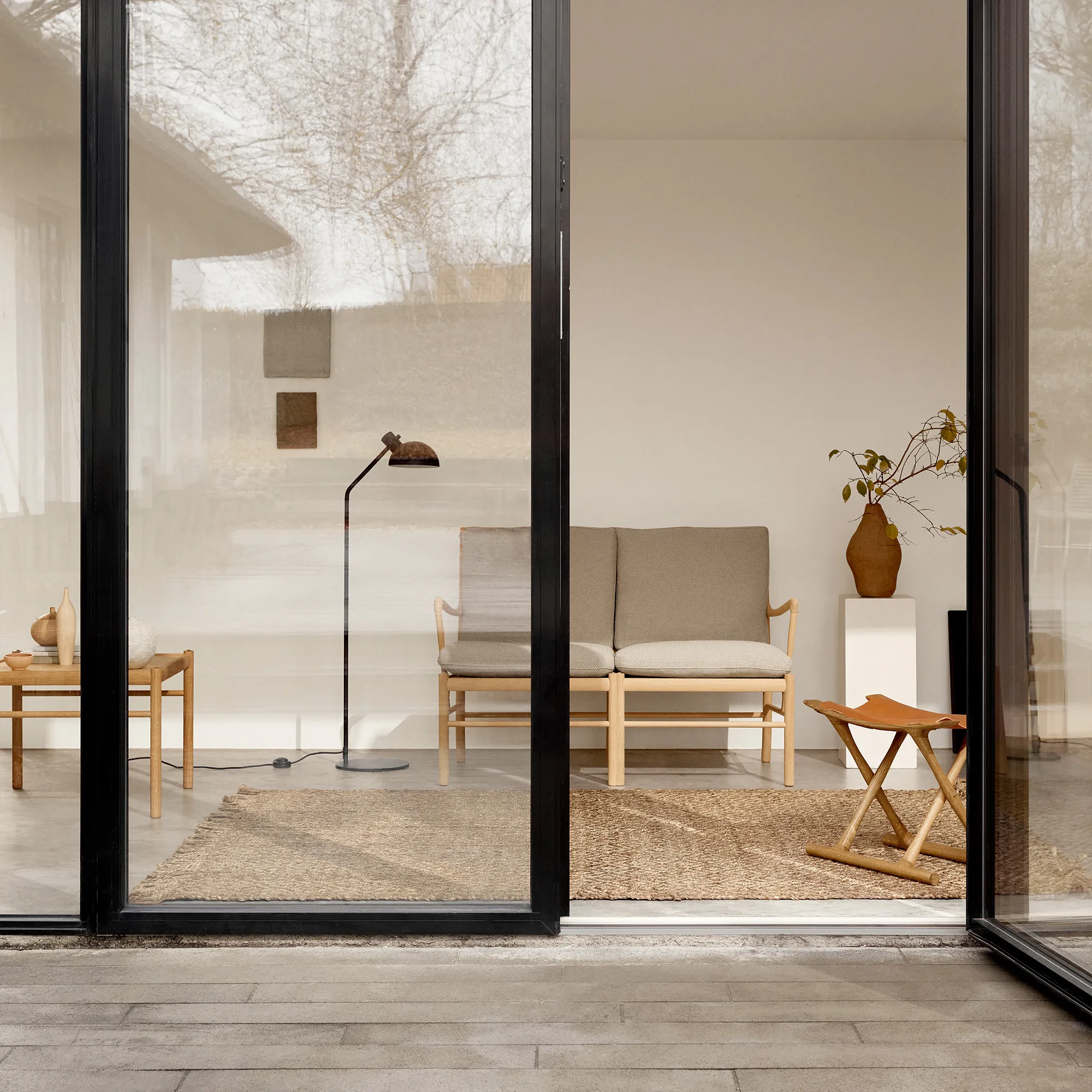 OW149-2 Colonial 2-seters sofa valnøtt