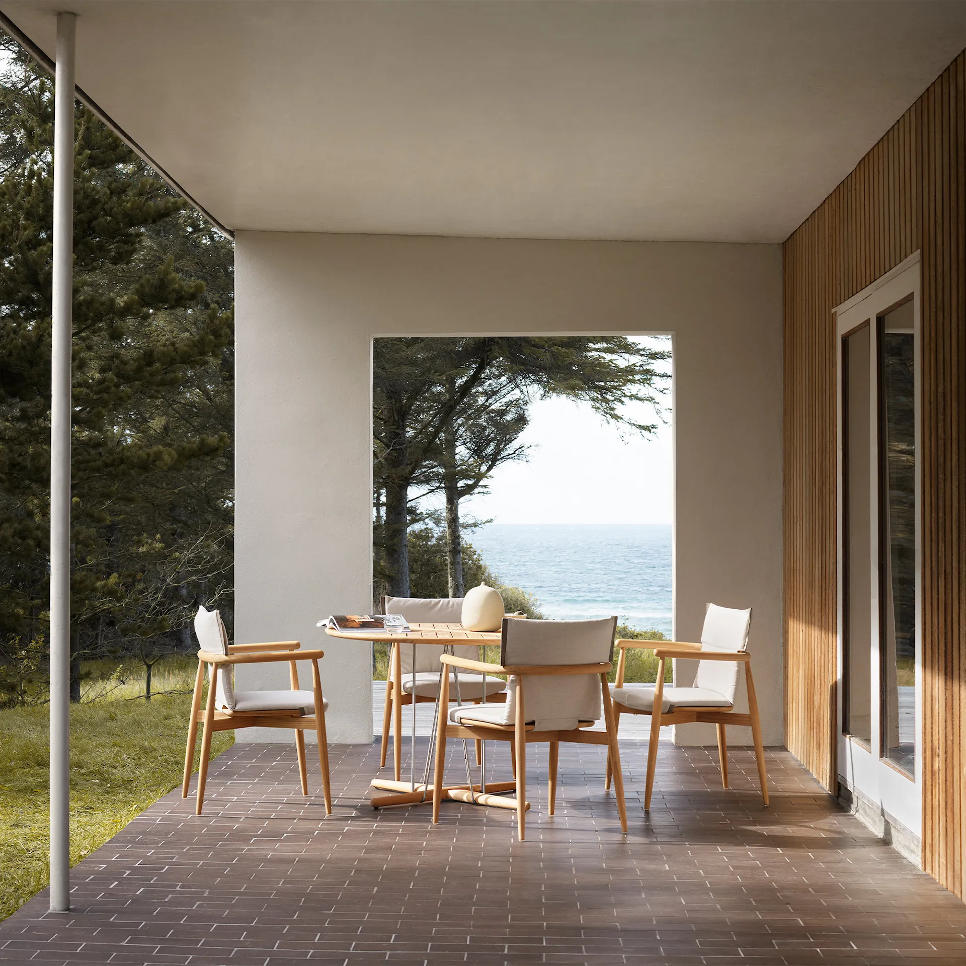 E008 Embrace Outdoor Series Chair, Ubehandlet teak - Carl Hansen - NO GA