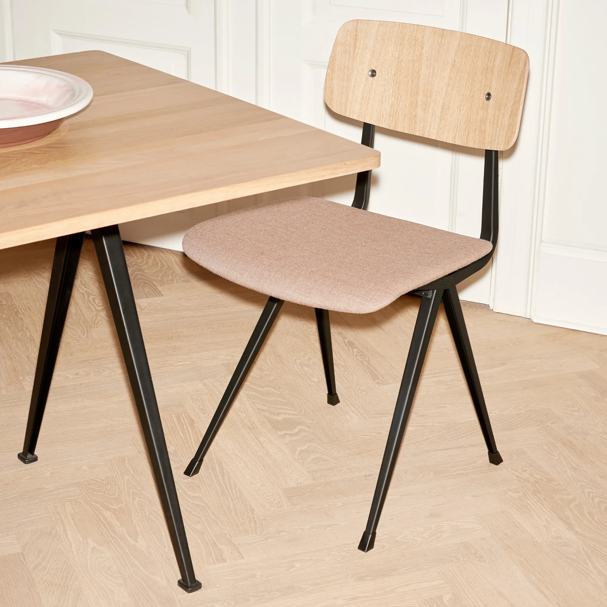 Pyramid 02 table 85x190 cm black powder coated steel - 8