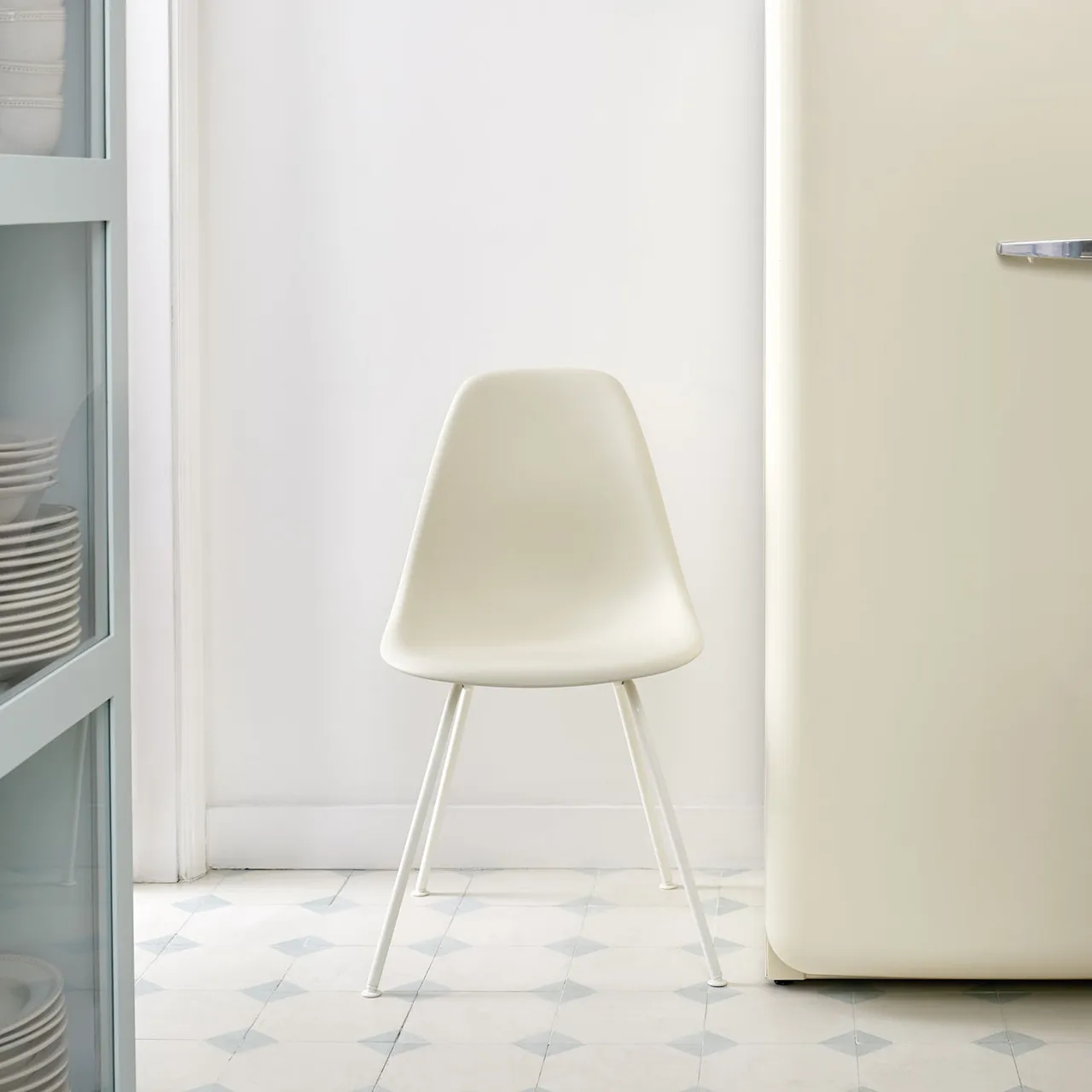 Eames RE Plastic Chair DSX 17 Emerald, White Base