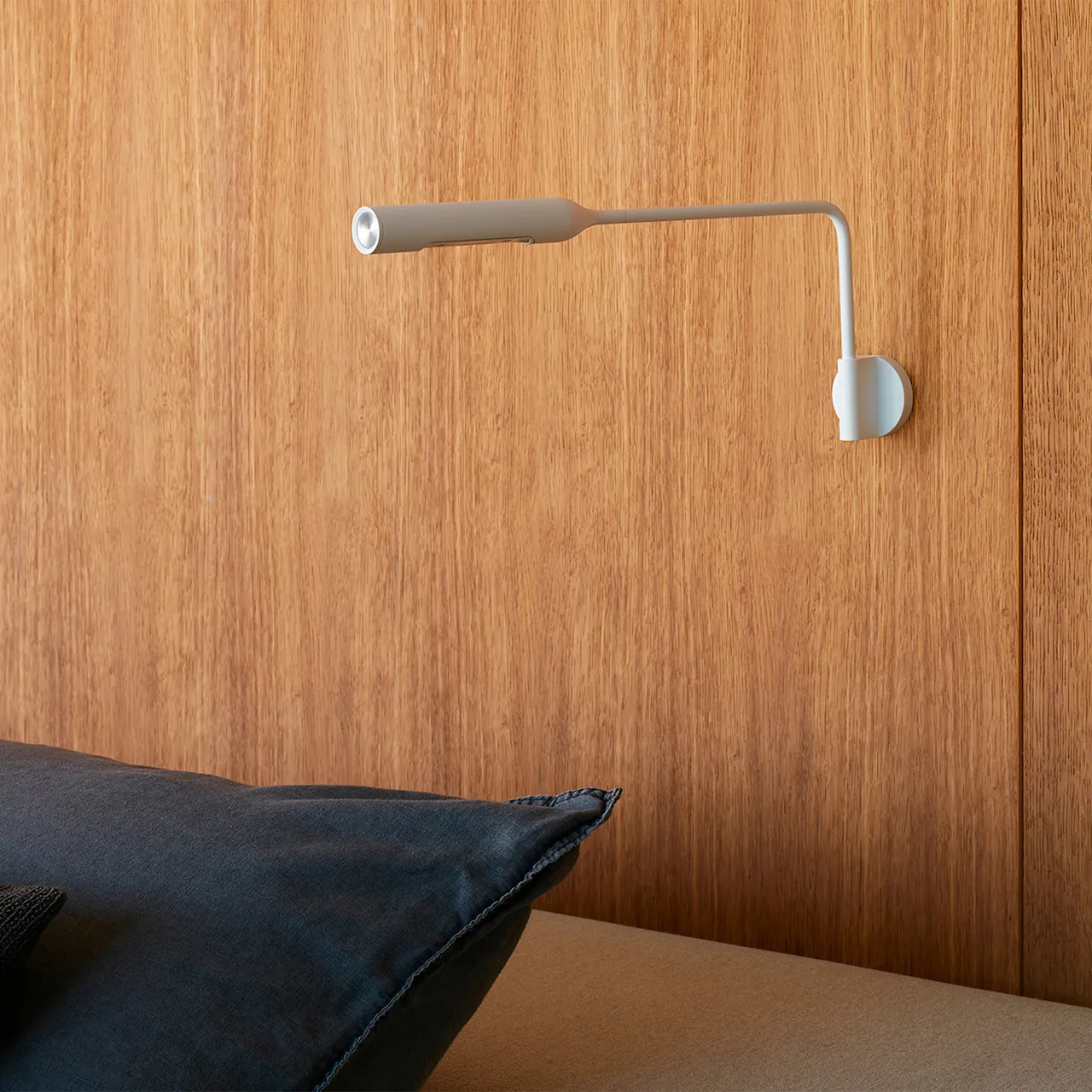 Flo Wall vegglampe Matt White