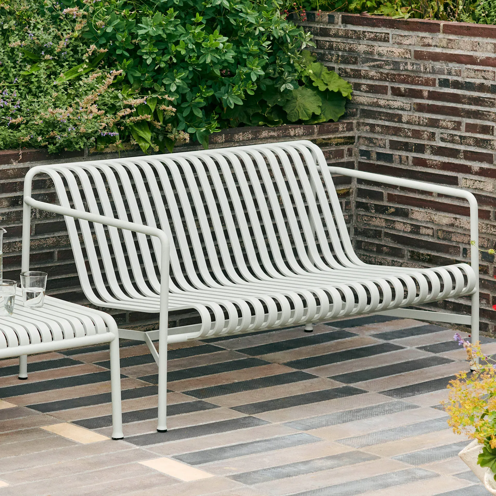 Palissade loungesofa, 2 lenestoler og hagebord - 12