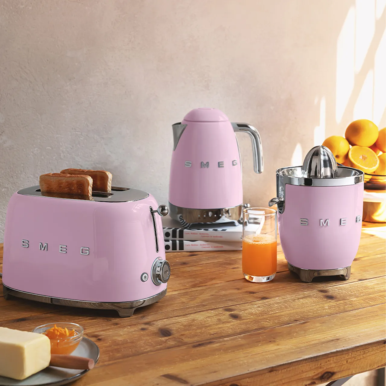 Smeg Variable Temperature Kettle Pink