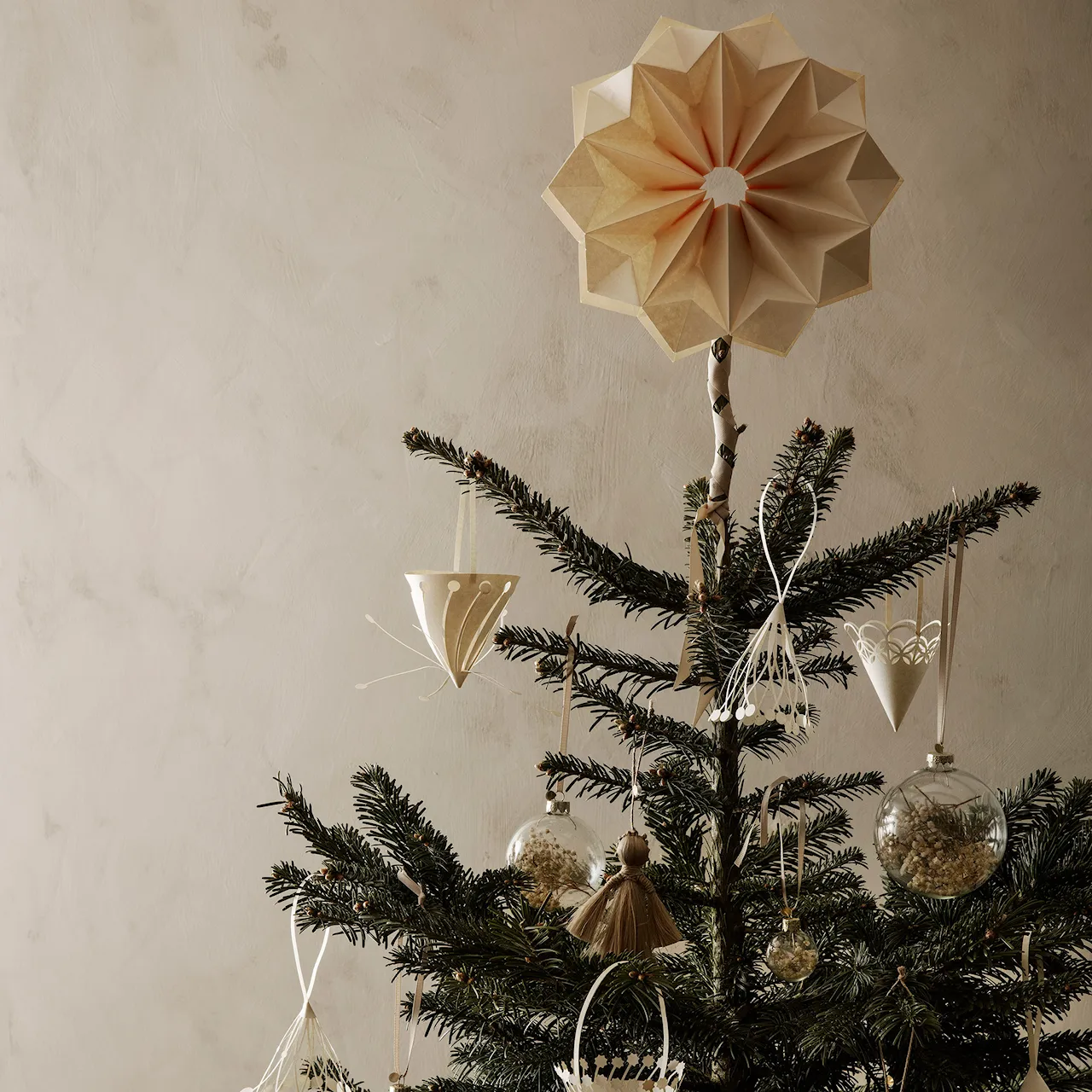 Christmas Paper Tassels juledekorasjon