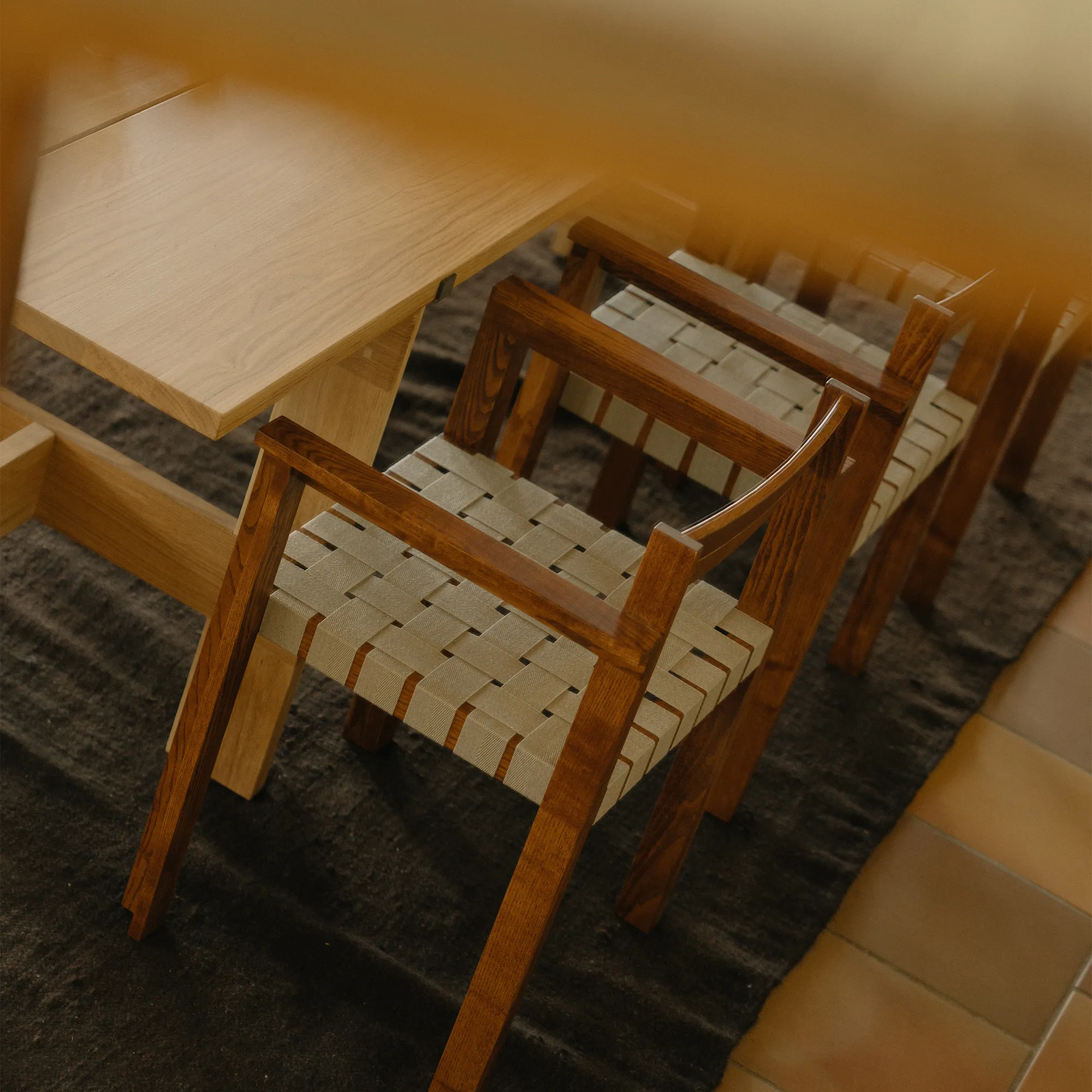 Symmetry Armrest Chair spisestuestol - 13