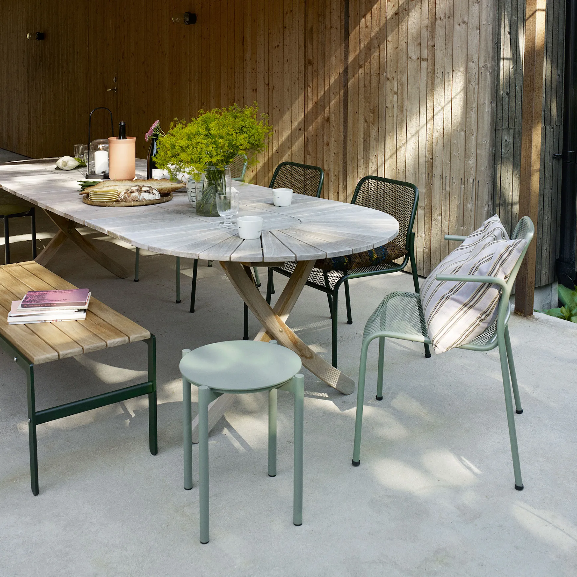 Picnic Stool, Stackable H: 4 chairs, Aluminum / Hunter green - Fritz Hansen - NO GA