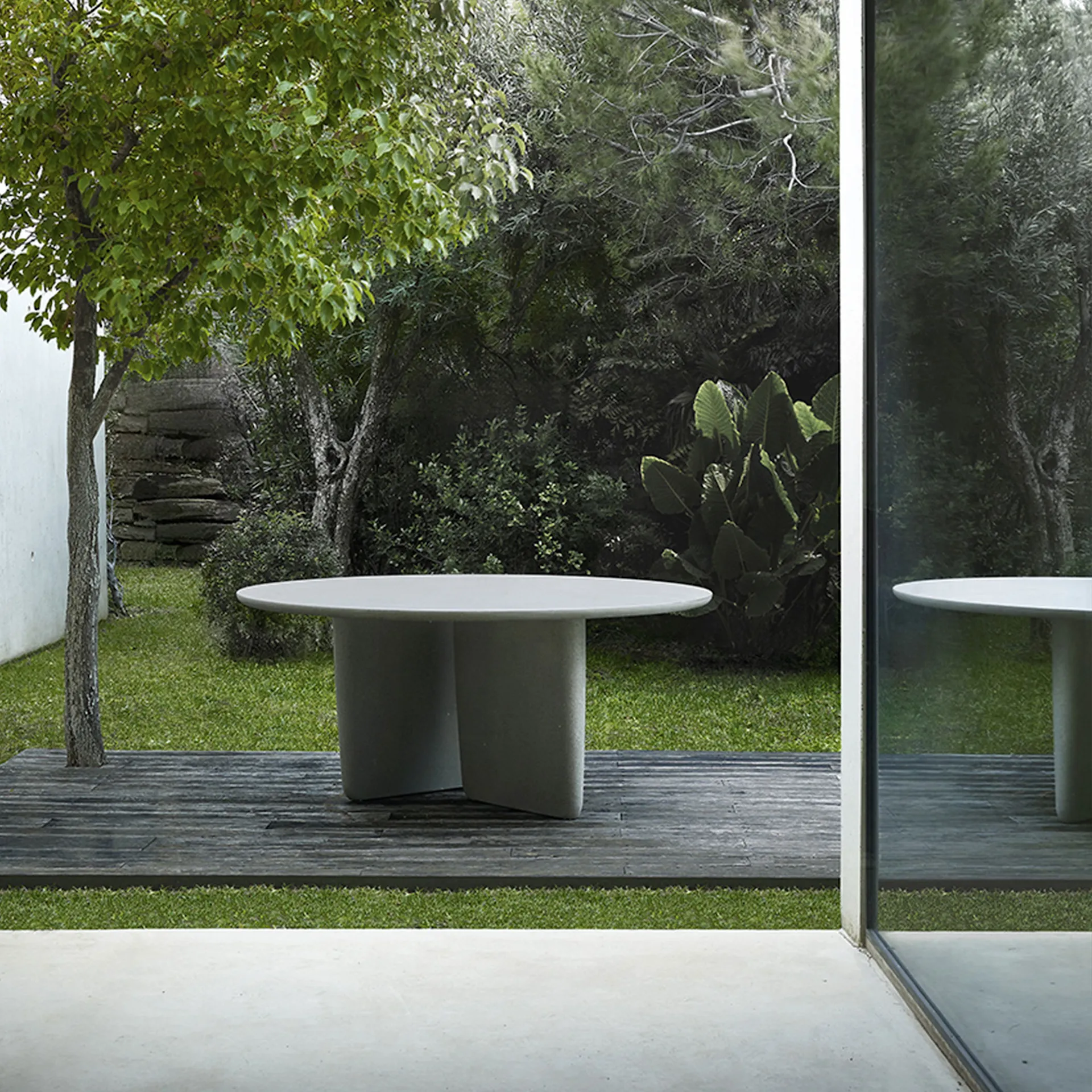 Tobi-Ishi Outdoor Round Table - B&B Italia - NO GA