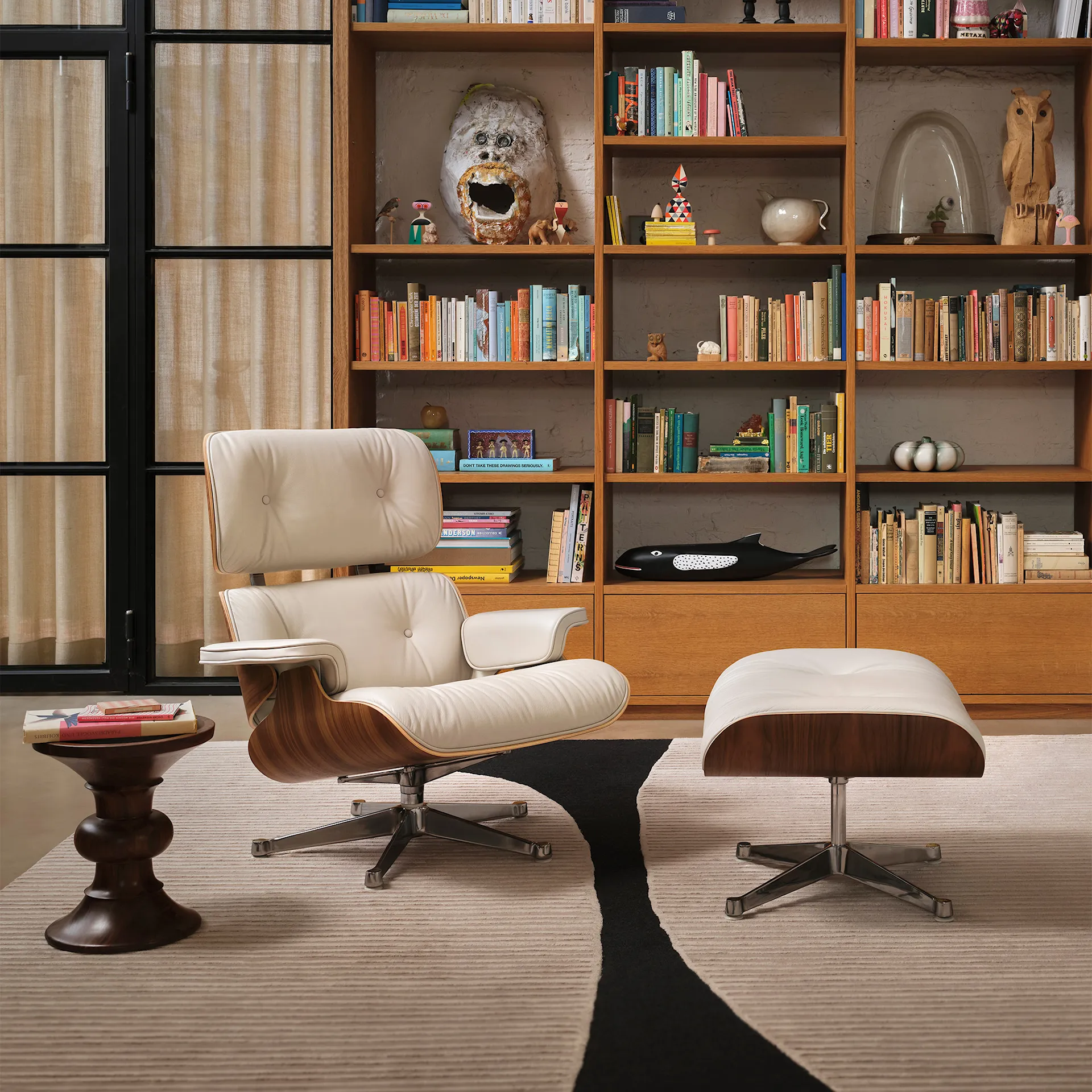 Eames Lounge Chair Black-pigmented Walnut Polished/Black lenestol - Vitra - Charles & Ray Eames - NO GA