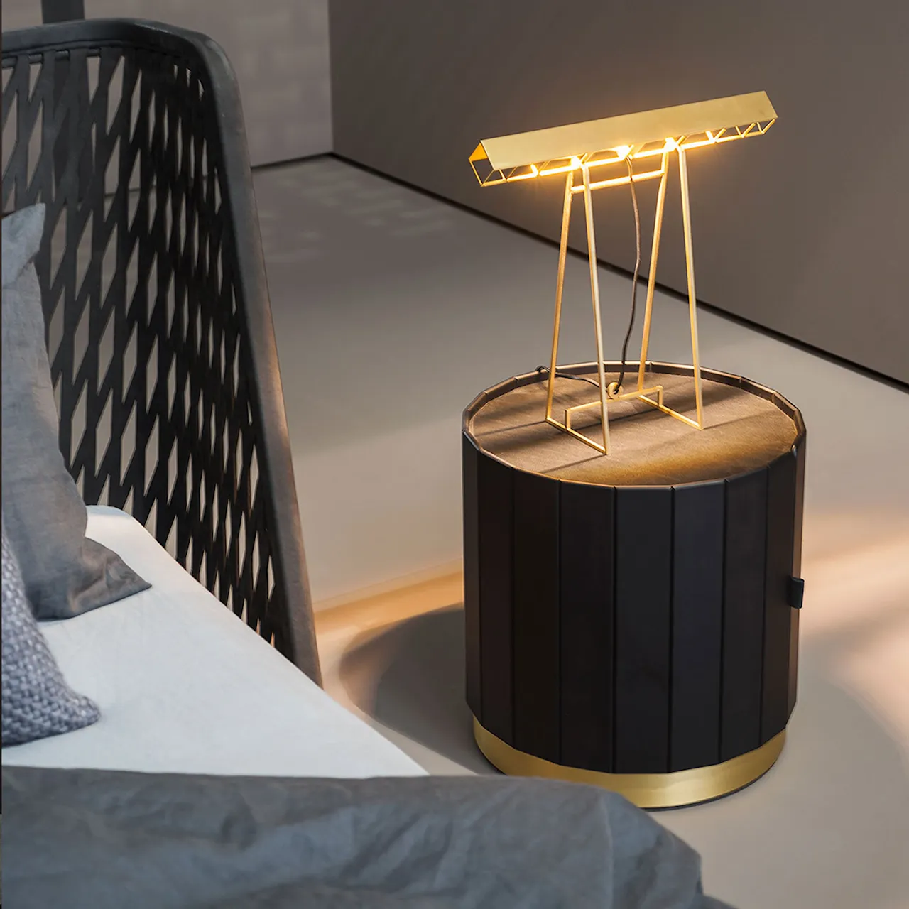 Hubble Curiosity Table Lamp