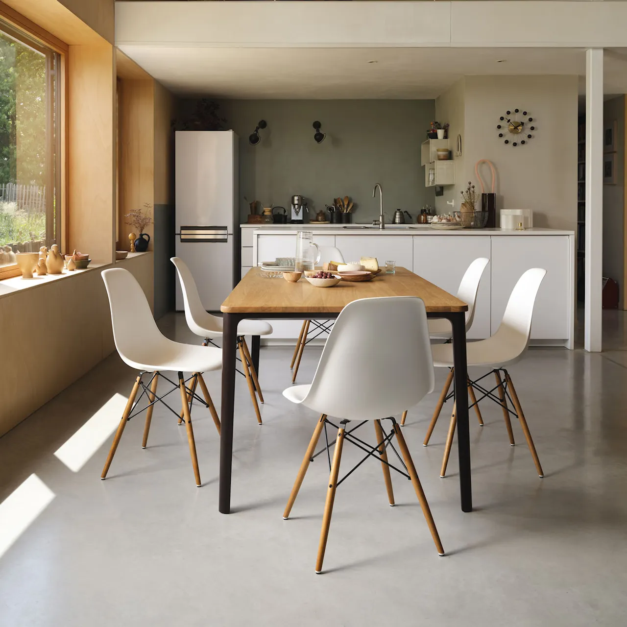 Eames Plastic Chair DSW - 03 Poppy Red - Ash Honey Tone