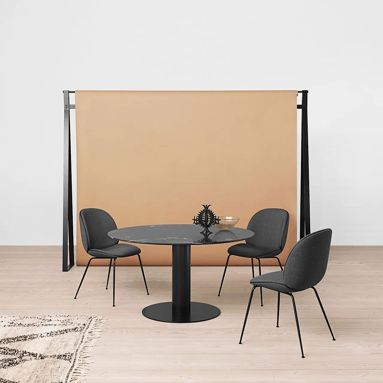 GUBI 2.0 spisebord Ø110 cm messing