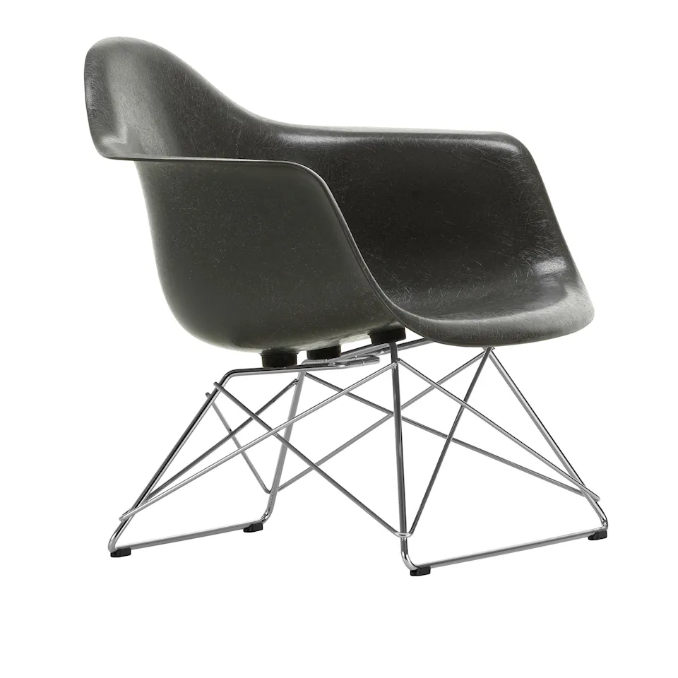 Eames Fiberglass Armchair LAR lenestol Chrome