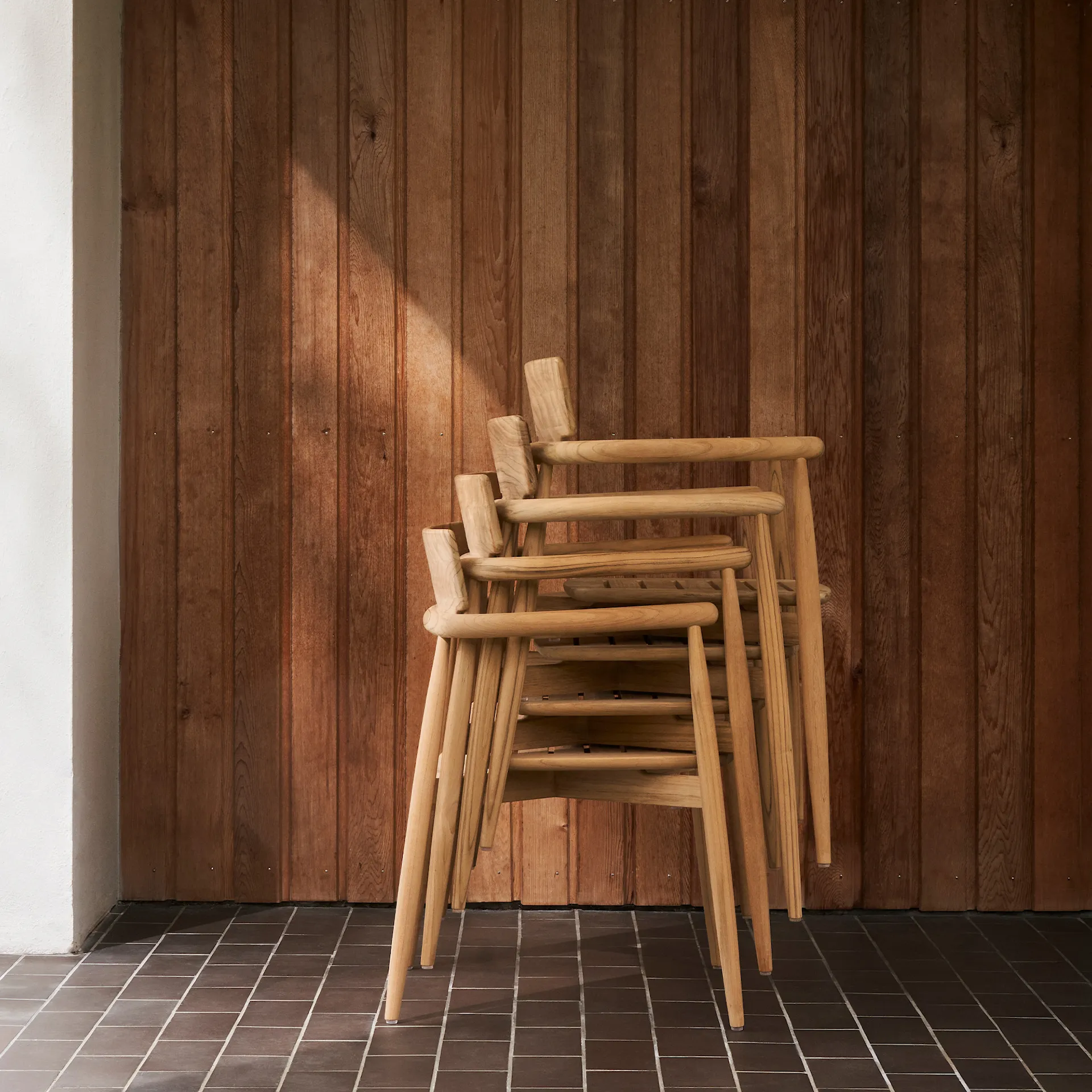 E008 Embrace Outdoor Series Chair, Ubehandlet teak - Carl Hansen - NO GA