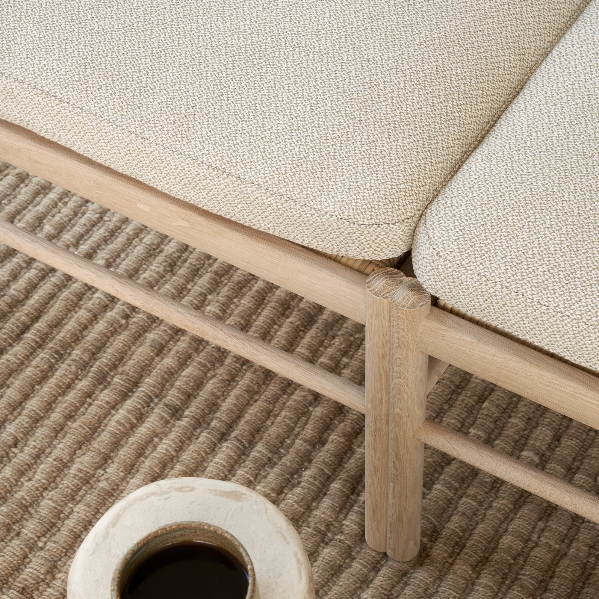 OW149-2 Colonial 2-seters sofa valnøtt