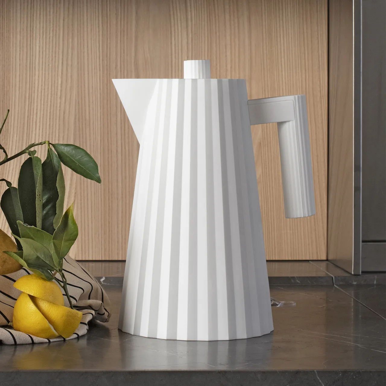 Plissé Electric Kettle