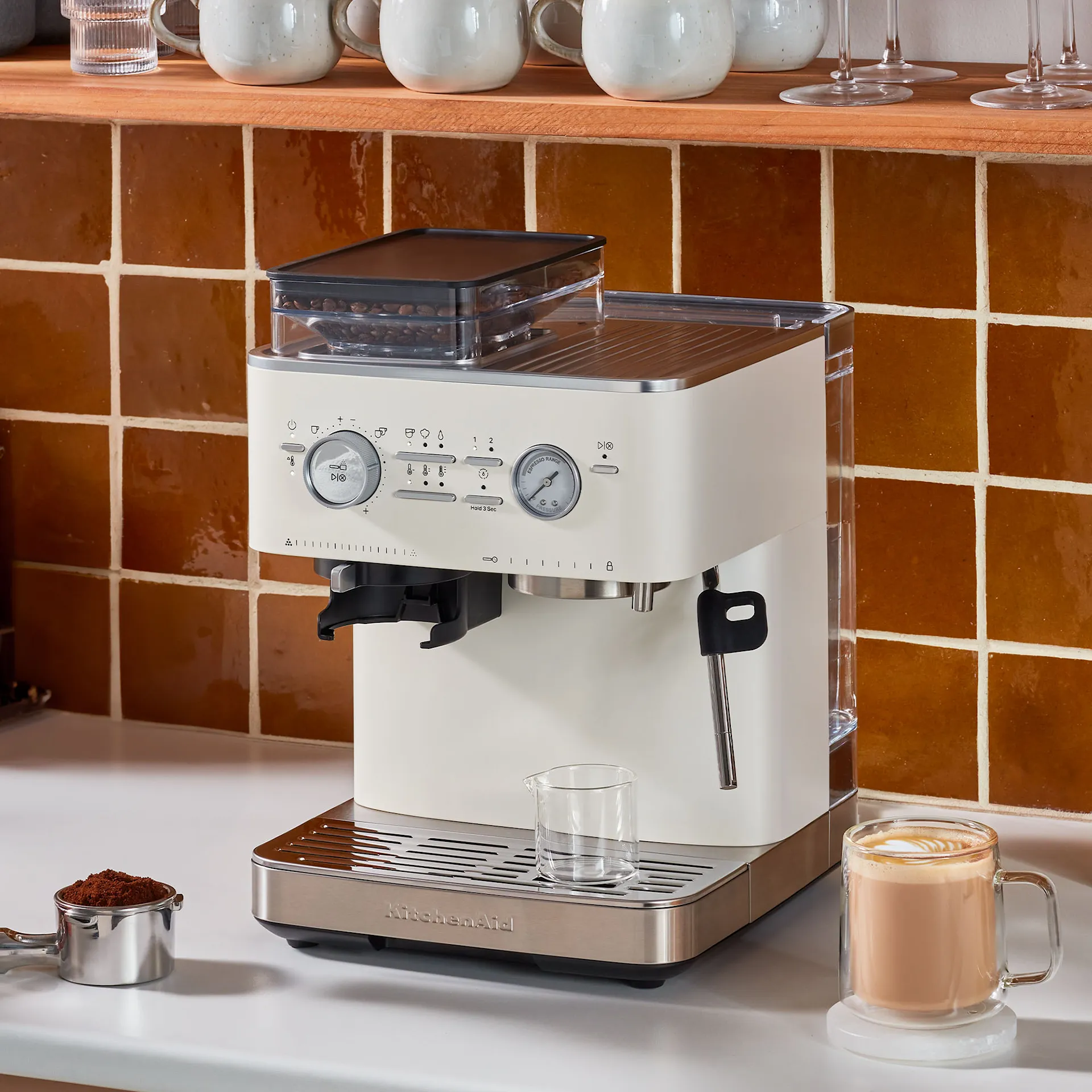 Halvautomatisk espressomaskin med kvern porselen hvit 5KES6551EPL - KitchenAid - NO GA