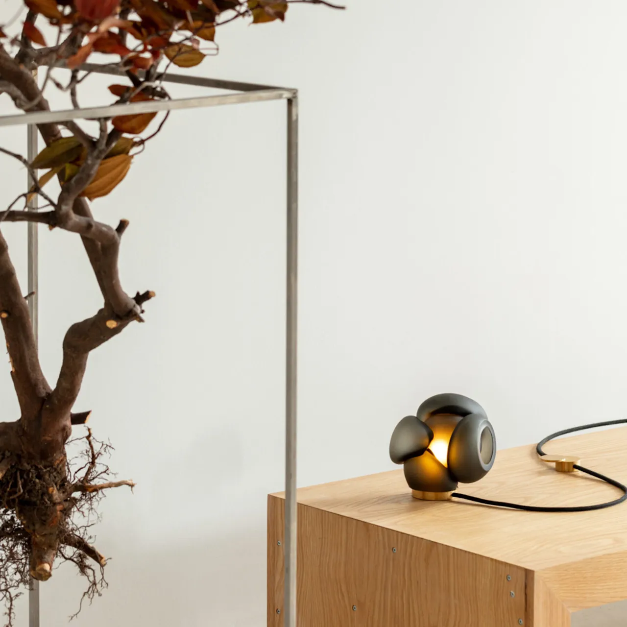 100t table lamp