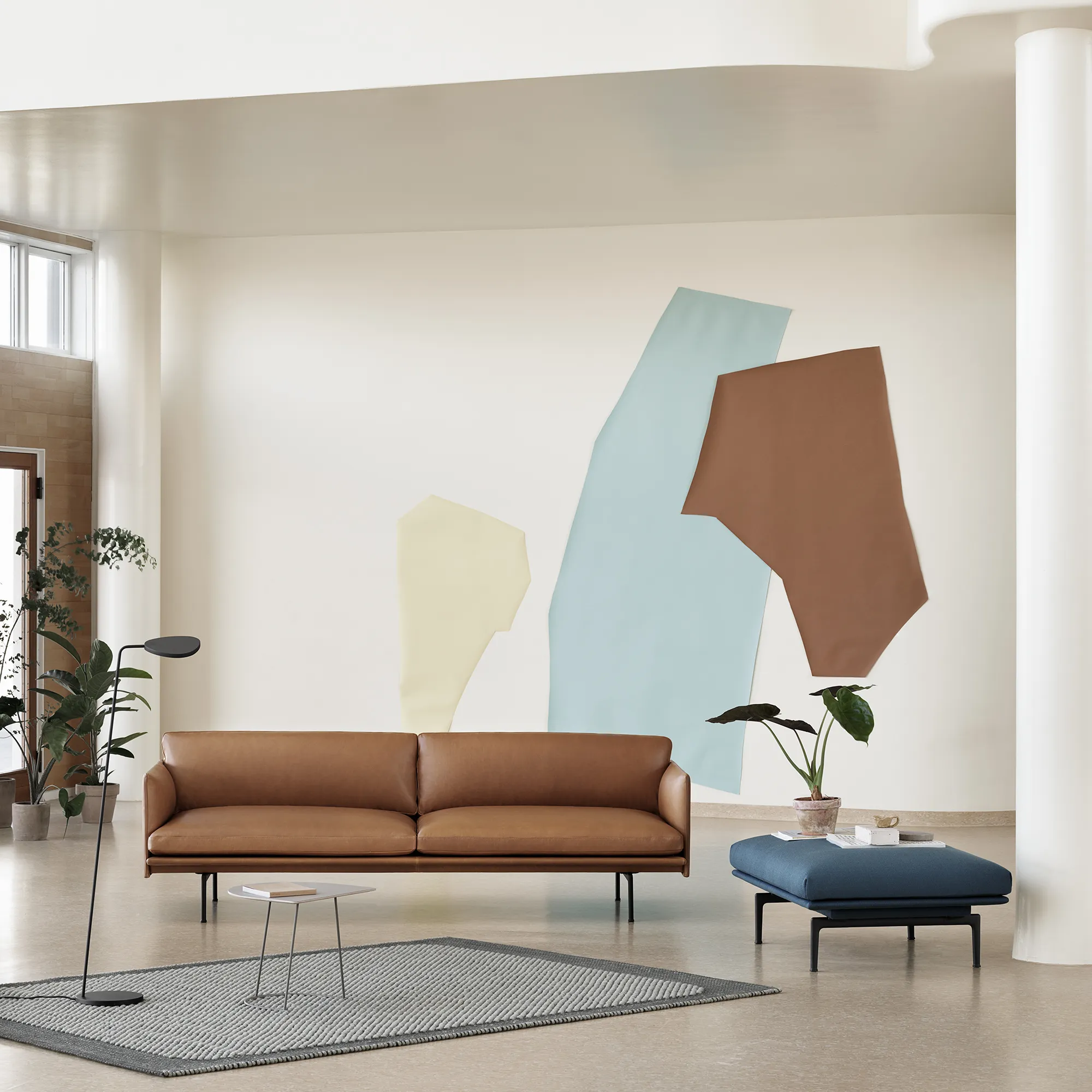 Outline 3-Seater / Black Base - 4