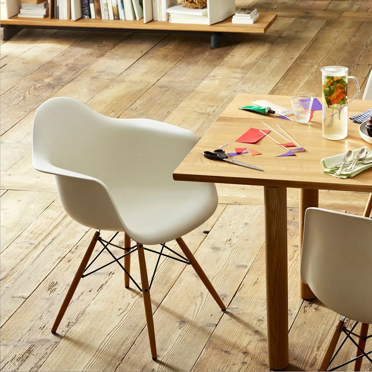 Eames RE Plastic Armchair DAW spisestuestol Ash Honey Tone