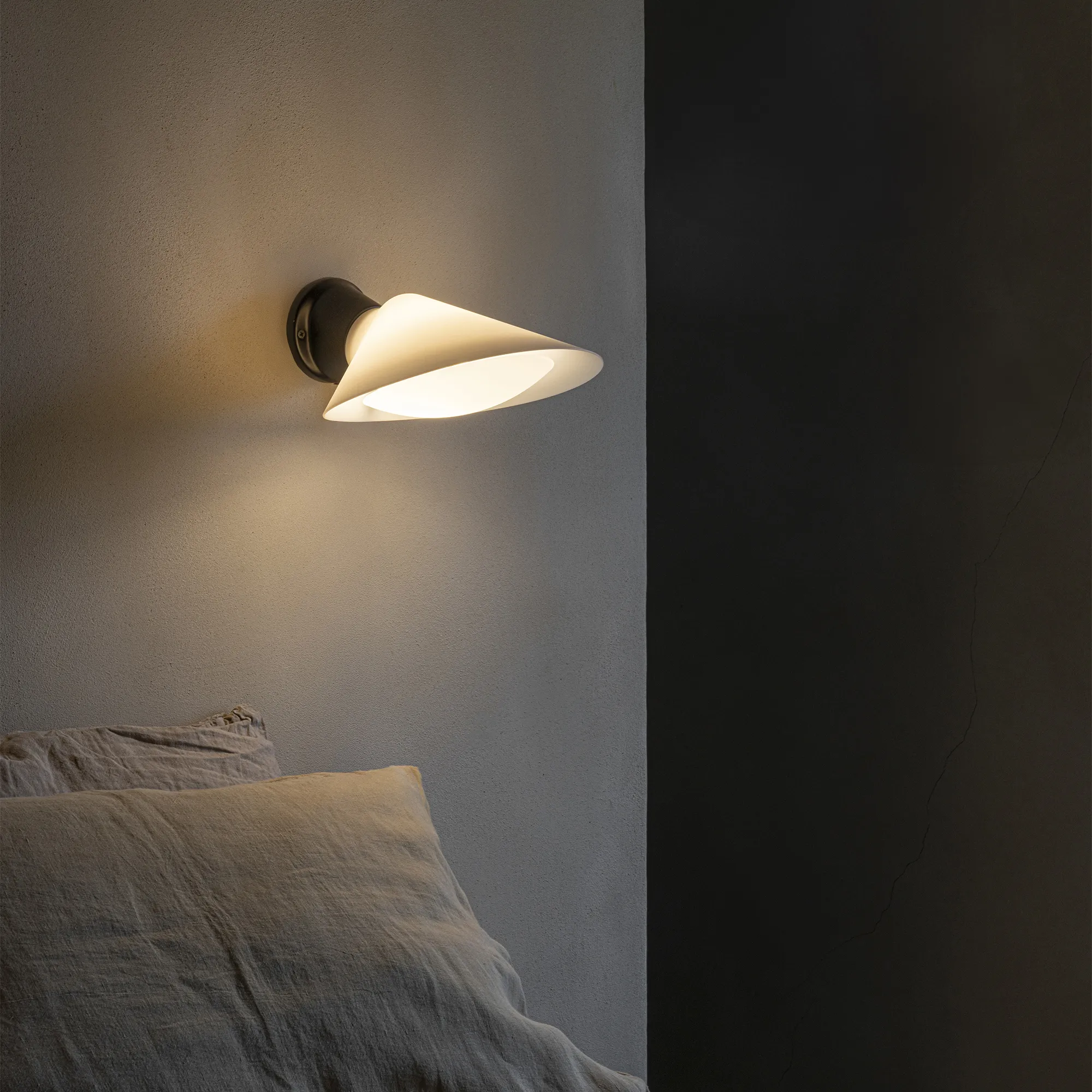Plume SW vegglampe med knapp - 3