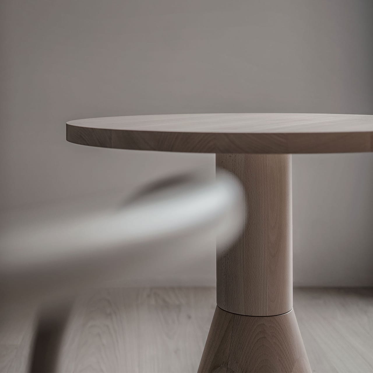 Draft Dining Table - Runt