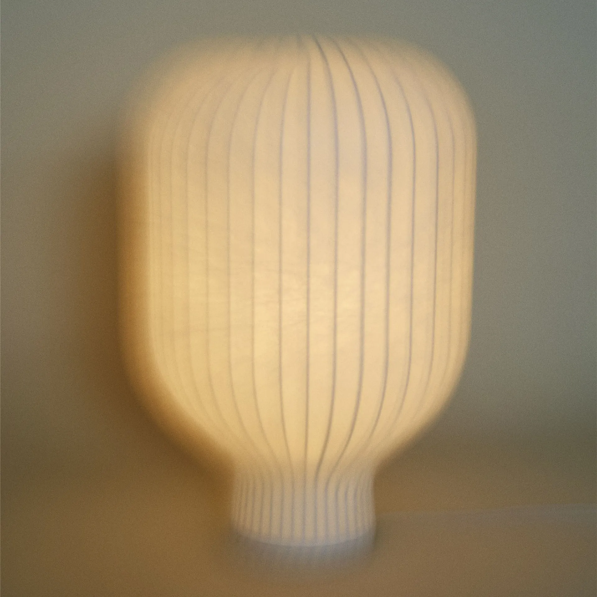 Strand bordlampe 59 cm hvit - Muuto - Benjamin Hubert - NO GA