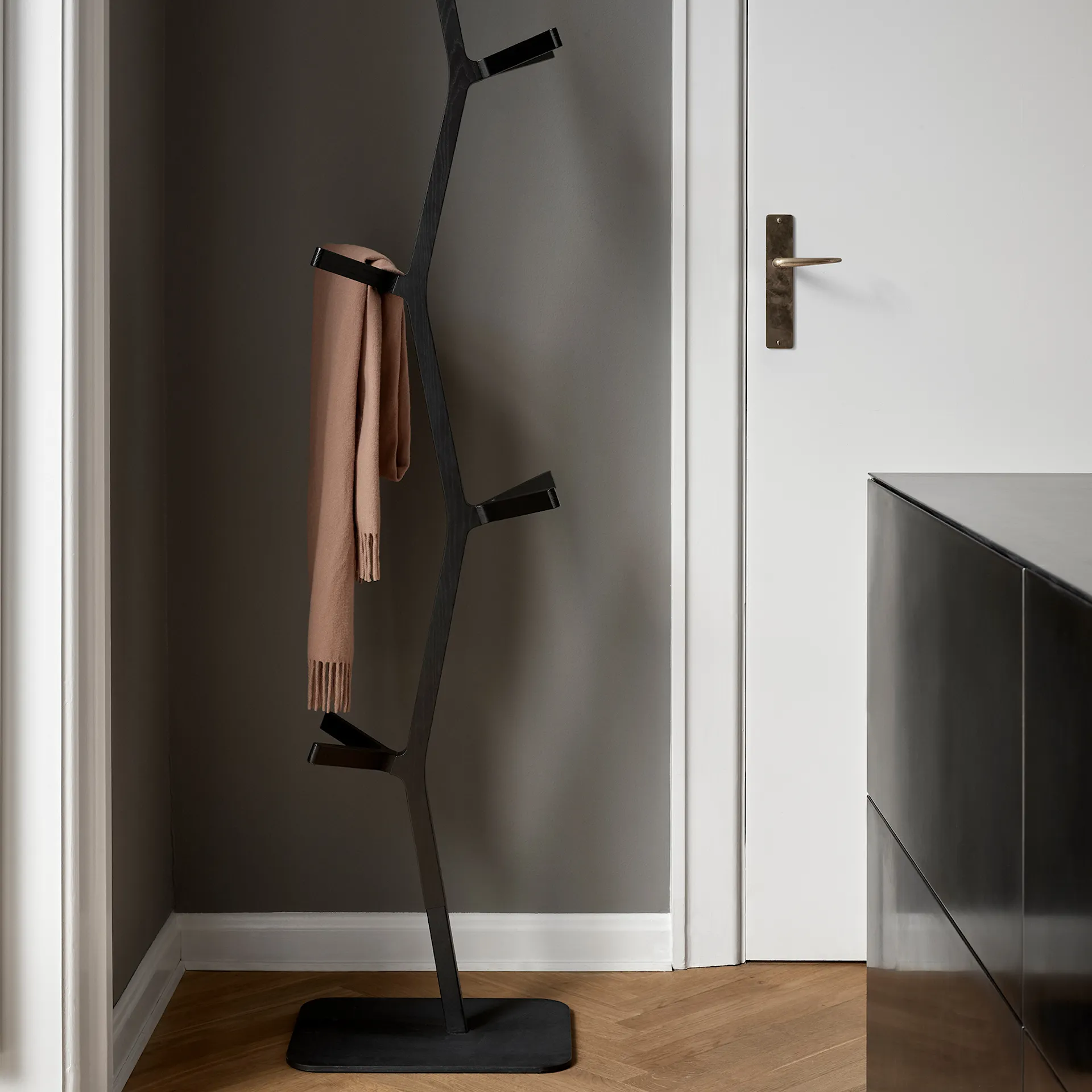 Nara Coat Stand - Fredericia Furniture - NO GA