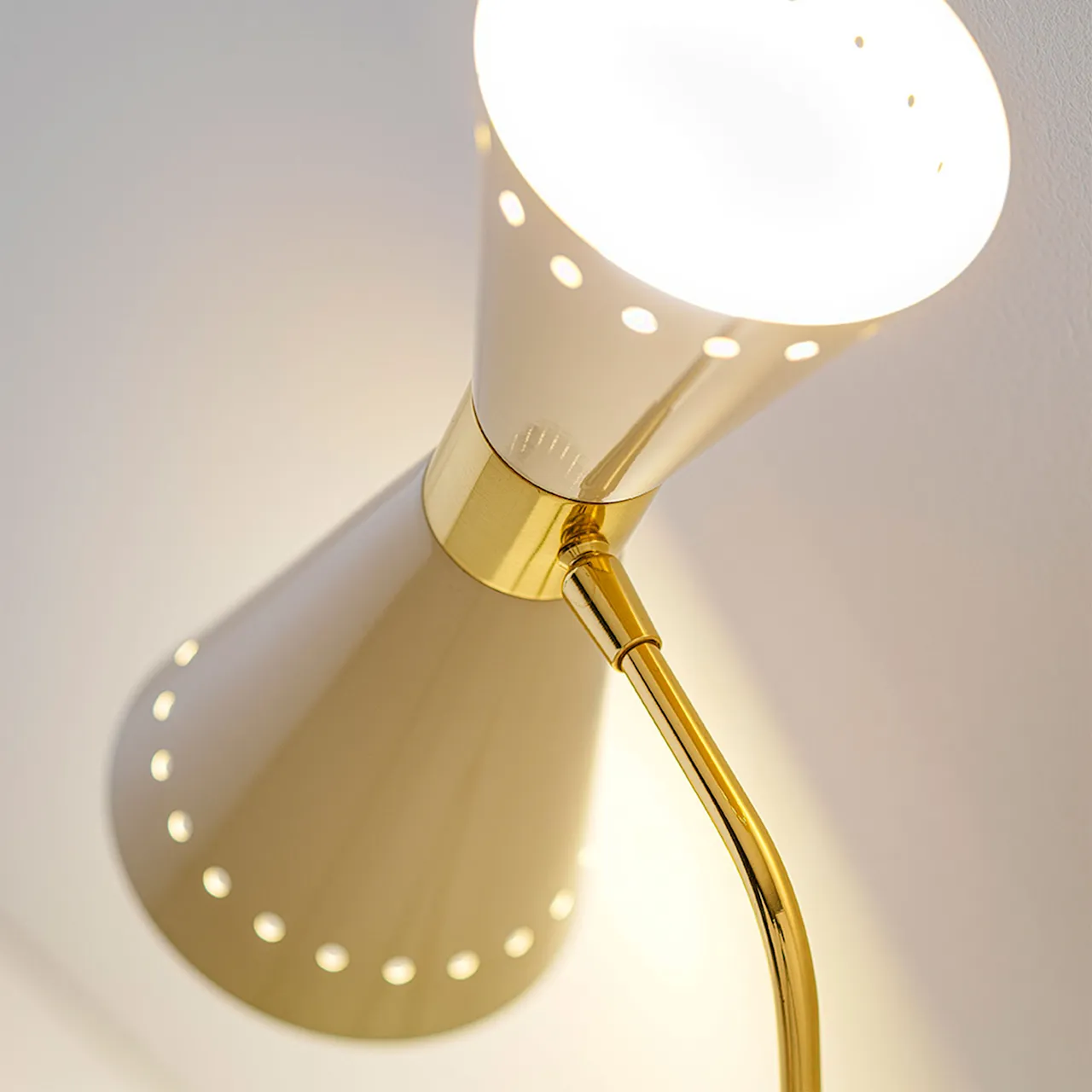 Megafono Table Lamp