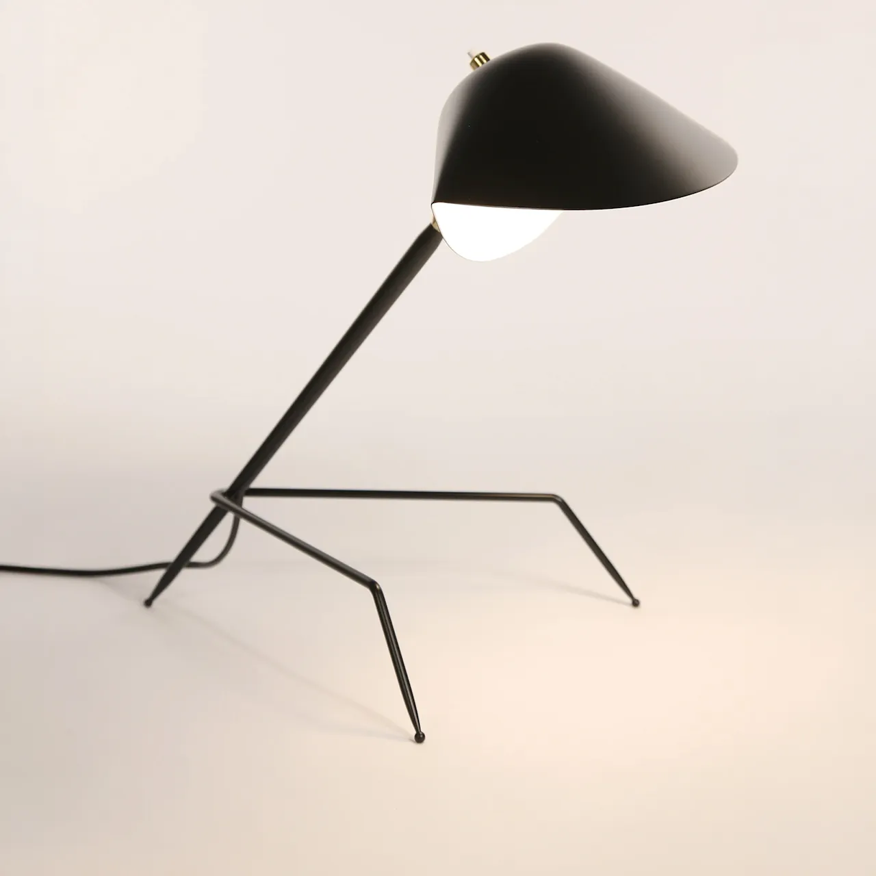 Tripod skrivebordslampe