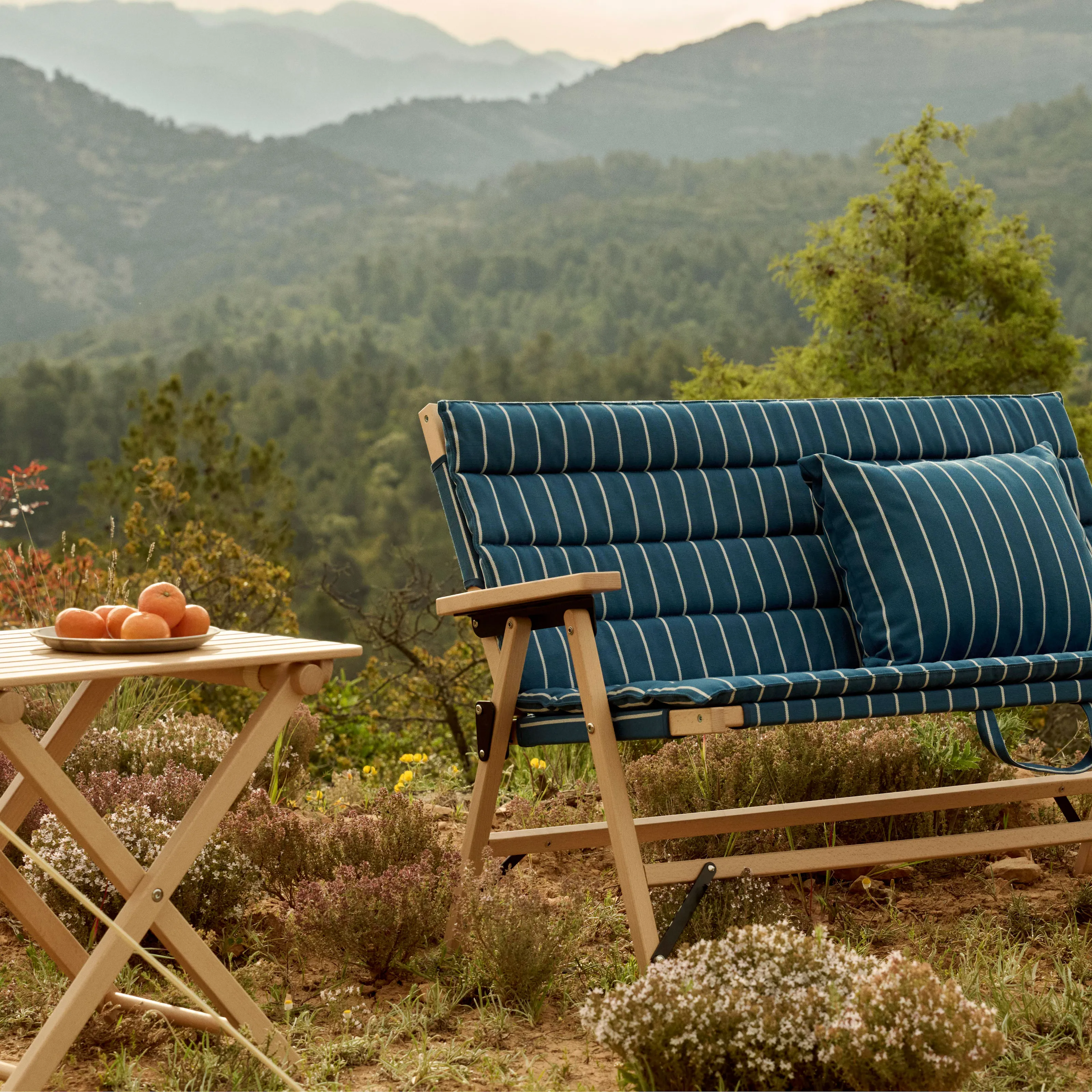 Outdoor Market Folding Sofa - 3