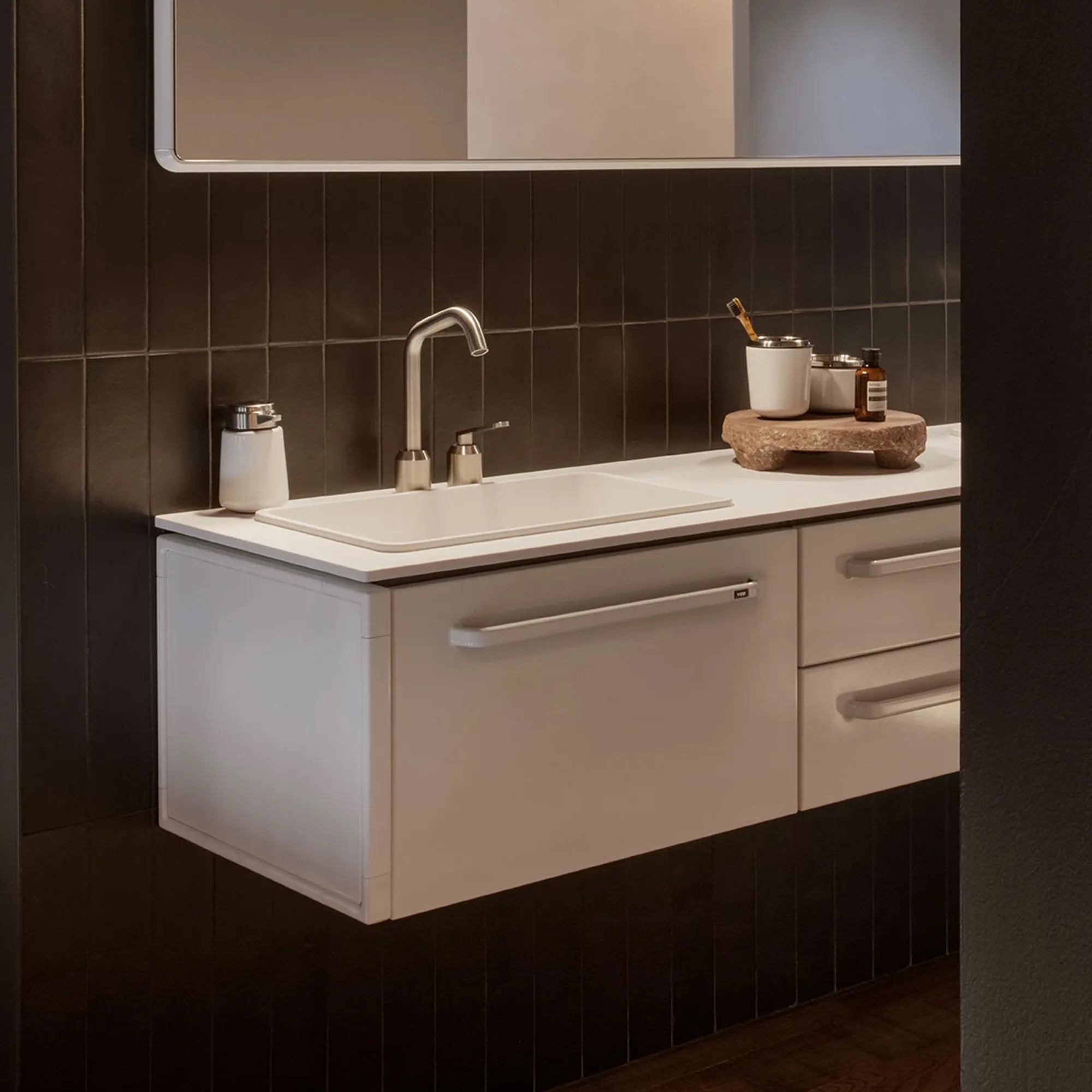 Vipp983 servantskap stor med kran - 6