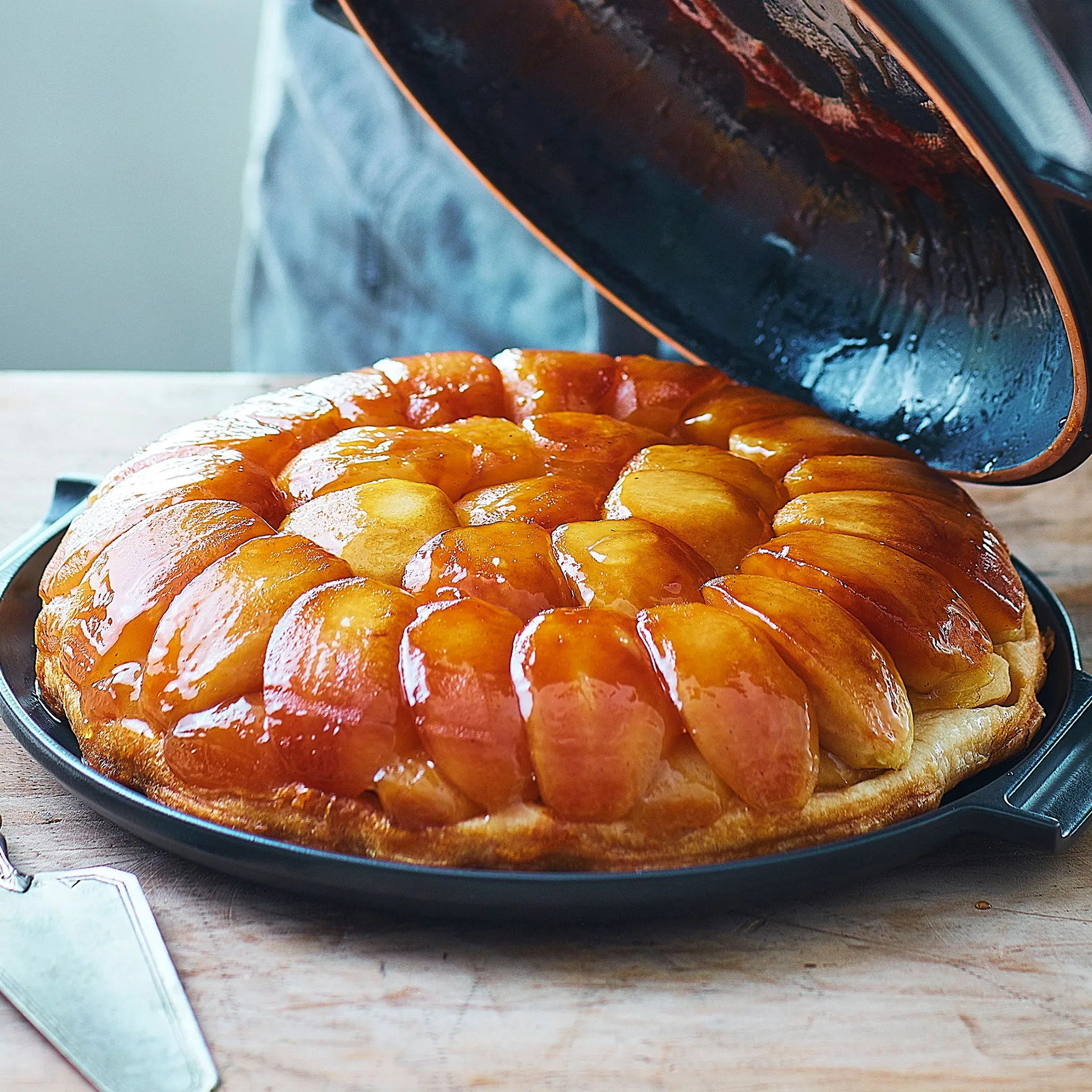 Tarte Tatin Bakeform 2,2 L Mørkegrå - Emile Henry - NO GA