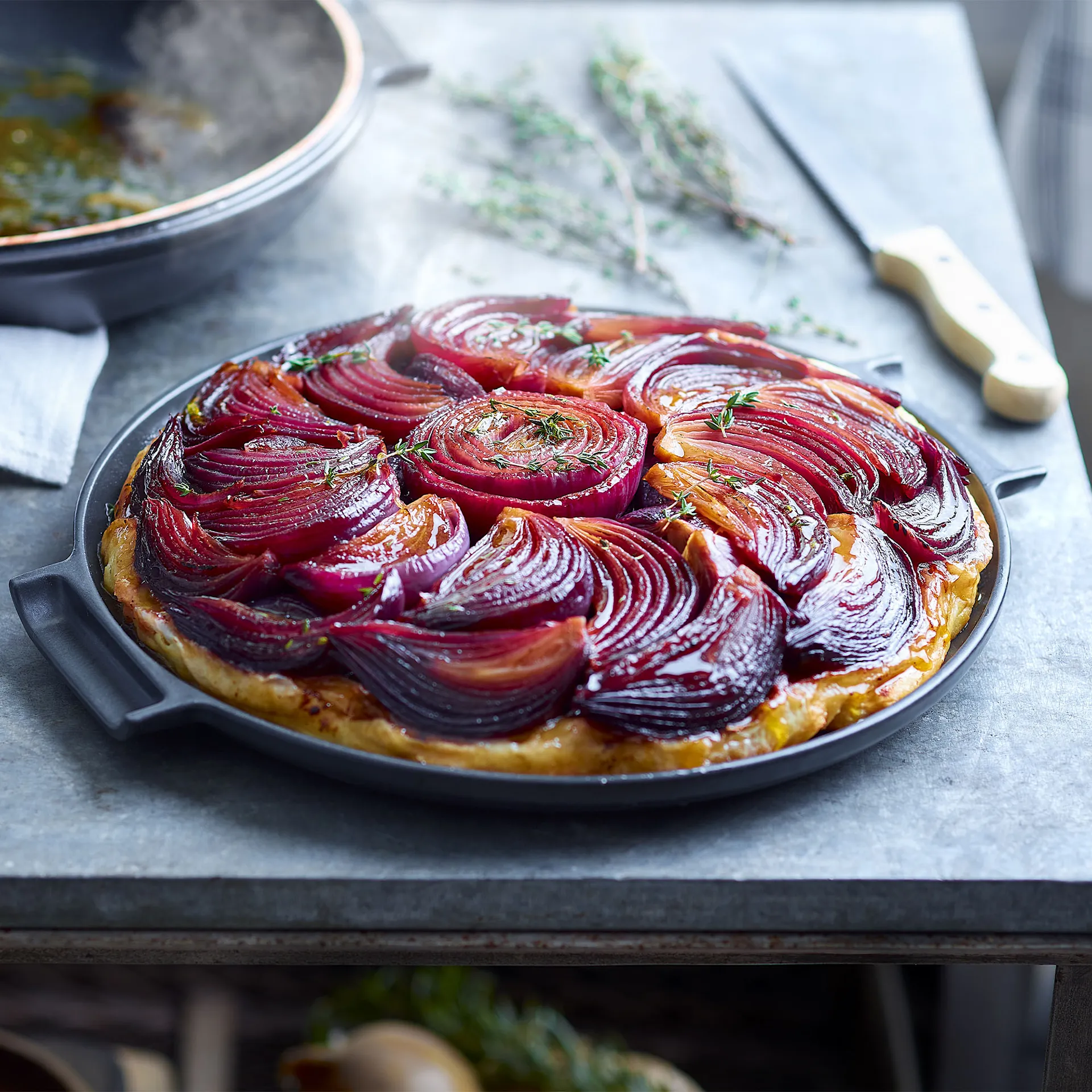 Tarte Tatin Bakeform 2,2 L Mørkegrå - Emile Henry - NO GA