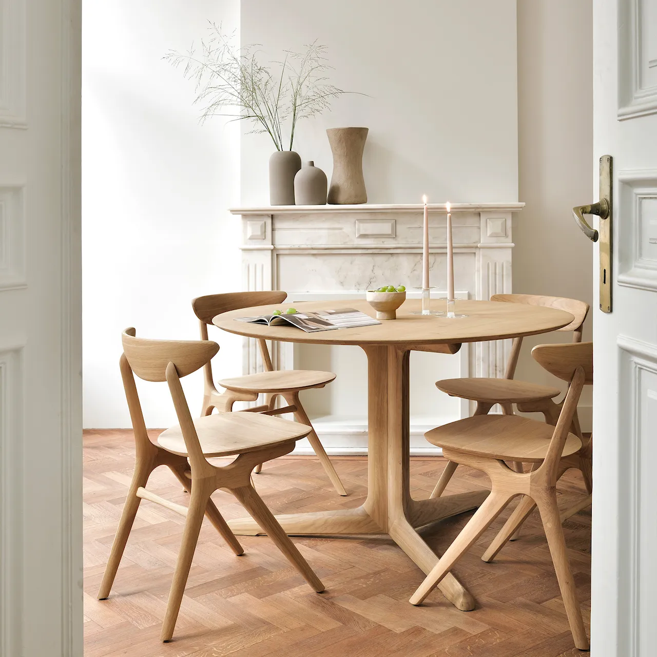 Corto Round Dining Table