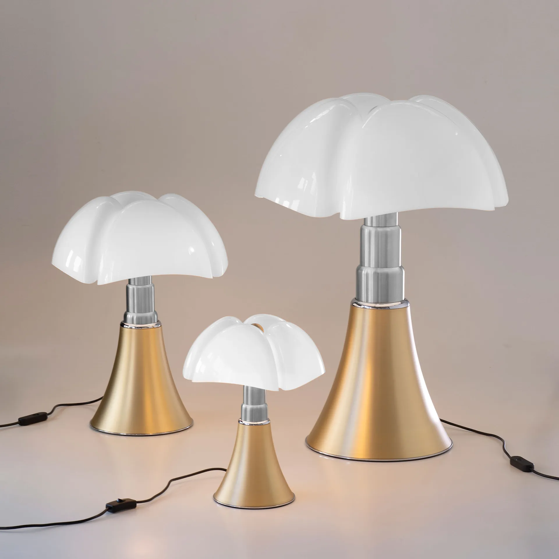 Pipistrello Medium Table Lamp Brass - Dimbar - Martinelli Luce - Gae Aulenti - NO GA