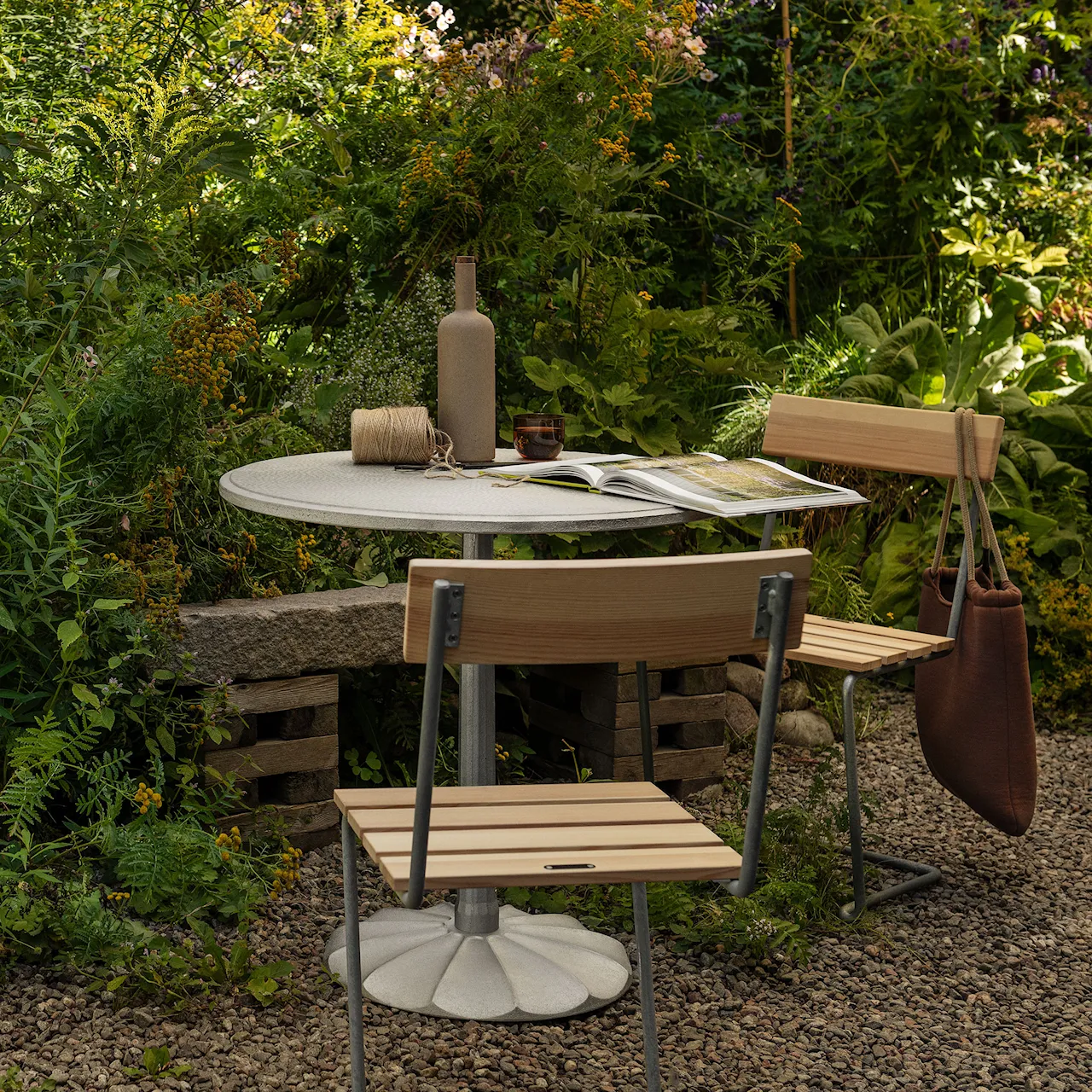 Uppsala nature utespisebord rå aluminium Ø 65 cm
